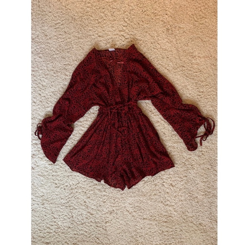 3/4 sleeve, v-neck red leopard Romper